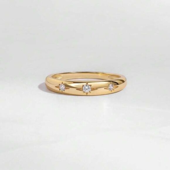 Elegant Gold Floral Ring - Picture 3 of 4